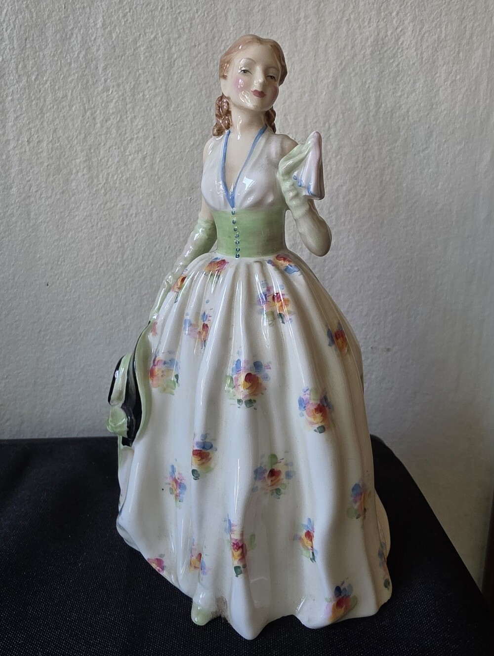 Royal Doulton Figurine Carolyn HN 2112